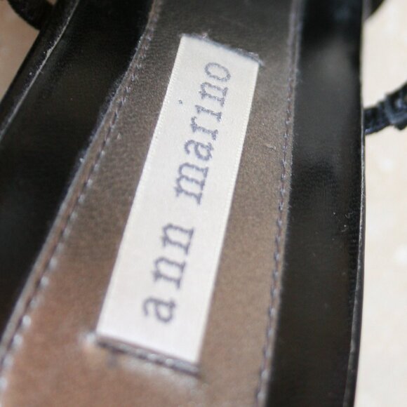 Black Leather Pump/ Closed Pointed Toe, Strapped Heels Size 8M - Picture 7 of 9